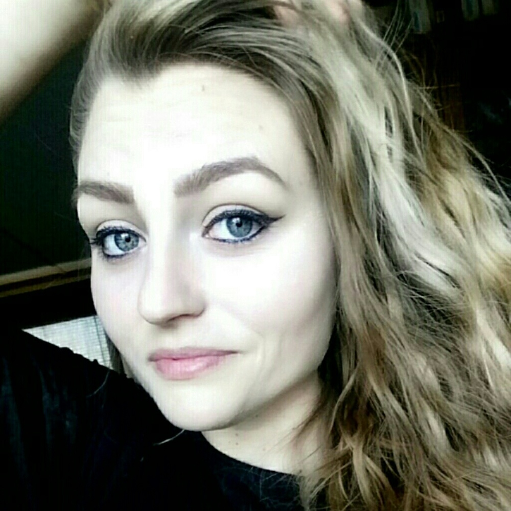 Meet your Posher, Courtney